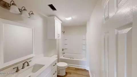 Bath - 9936 Lou Ella Rd, Kaplan, LA 70548 photo 2 of 2