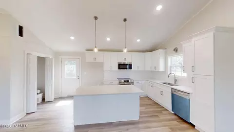 Kitchen - 9936 Lou Ella Rd, Kaplan, LA 70548 photo 1 of 2
