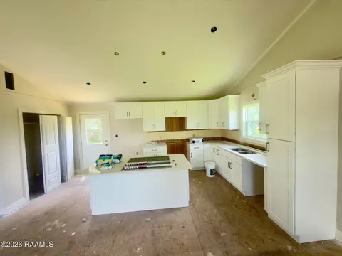 Kitchen - 9936 Lou Ella Rd, Kaplan, LA 70548 photo 1 of 2