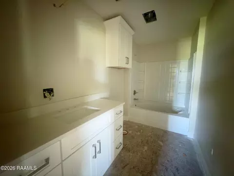 Bath - 9936 Lou Ella Rd, Kaplan, LA 70548 photo 1 of 2