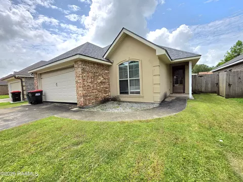 425 Milton Ests, Youngsville, LA 70592