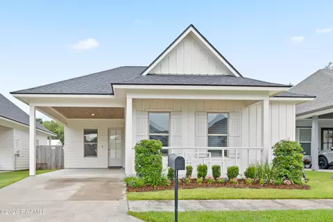 108 Santa Marta Dr, Youngsville, LA 70592
