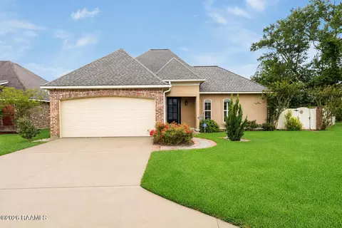 100 Tall Oaks Ln, Youngsville, LA 70592