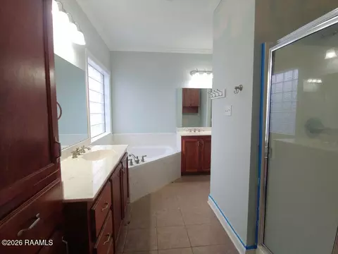 Bath - 202 Beringer Dr, Duson, LA 70529 photo 1 of 4