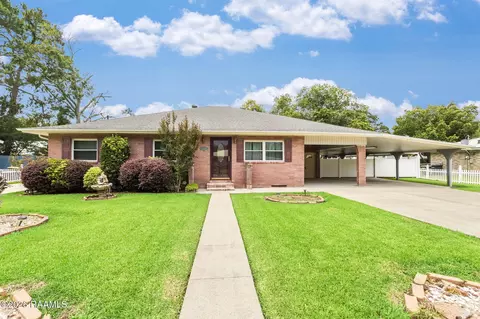 120 N Richelieu Cir, New Iberia, LA 70560