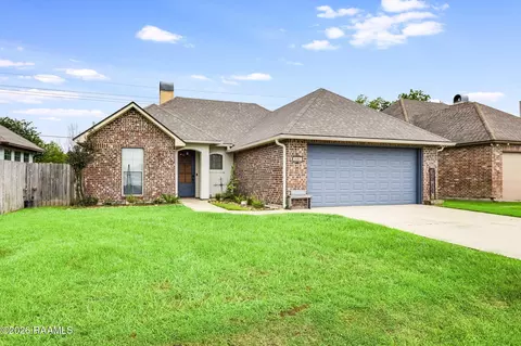 220 Bentgrass Dr, Lafayette, LA 70508