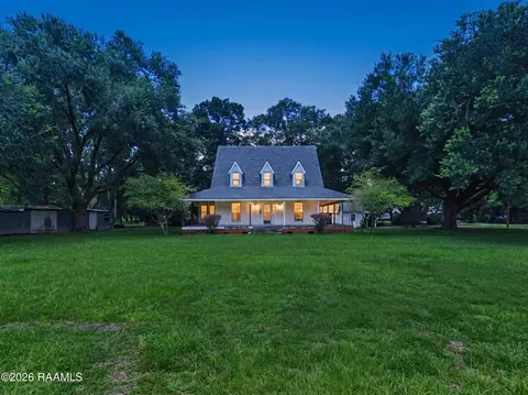 200 Betsy Ross Dr, Youngsville, LA 70592