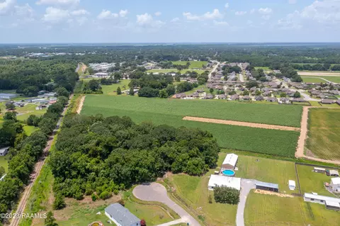 914 Oakcrest Dr, New Iberia, LA 70563