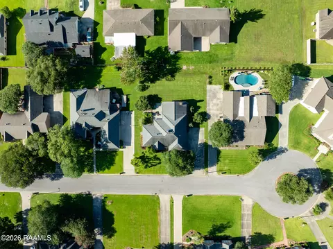 13 Bayou Oaks Dr, Crowley, LA 70526