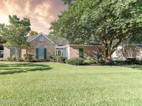 13 Bayou Oaks Dr, Crowley, LA 70526