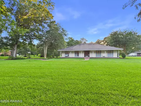 127 Beau Coteau Pkwy, Broussard, LA 70518