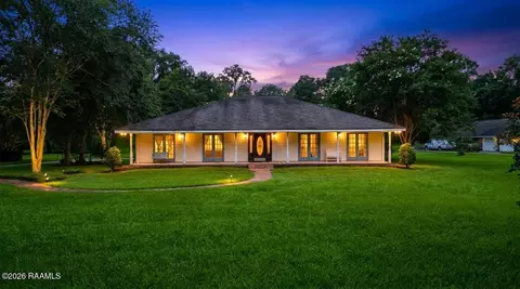 127 Beau Coteau Pkwy, Broussard, LA 70518