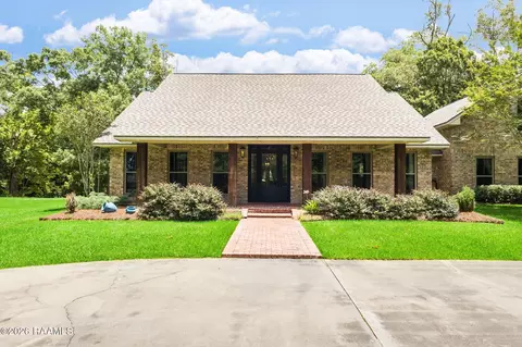 411 Hidden Village Dr, Washington, LA 70589