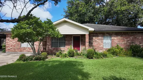103 Saint James Dr, Lafayette, LA 70506