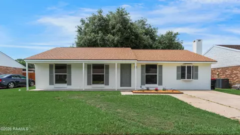 209 Village Ln, Lafayette, LA 70506