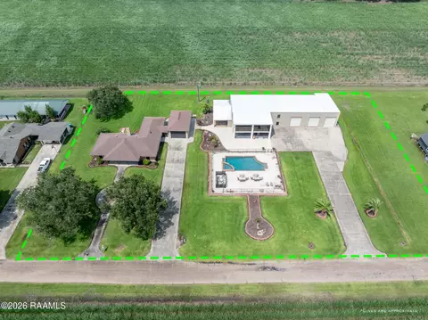 1024 Decoux Rd, Saint Martinville, LA 70582