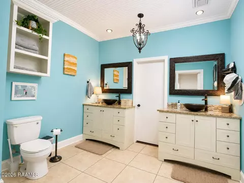 Bath - 210 S 6th St, Eunice, LA 70535 photo 2 of 3