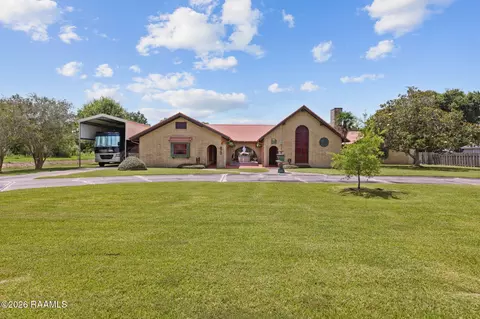 820 E F St, Rayne, LA 70578