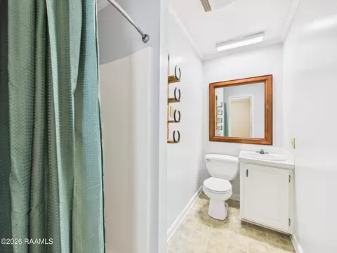 Bath - 10714 Mike Dr, Kaplan, LA 70548 photo 2 of 2