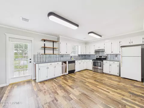 Kitchen - 10714 Mike Dr, Kaplan, LA 70548 photo 1 of 1