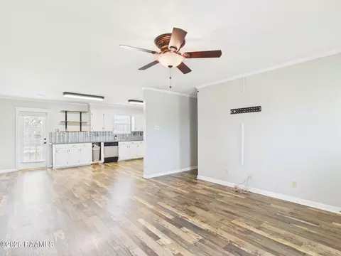 Living - 10714 Mike Dr, Kaplan, LA 70548 photo 2 of 3