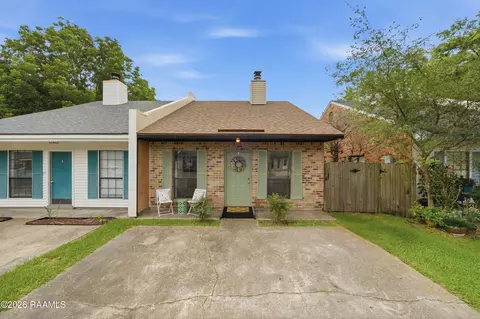102 Longfellow Dr #A, Lafayette, LA 70503