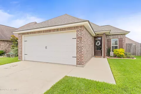 113 Canton Ct, Youngsville, LA 70592