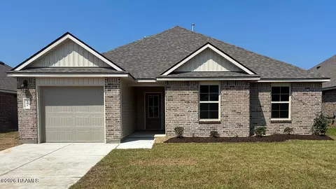 202 Red Pine Dr, Lafayette, LA 70501