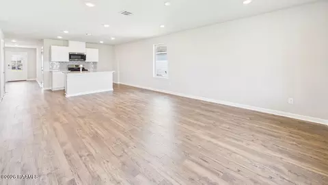 204 Red Pine Dr, Lafayette, LA 70501