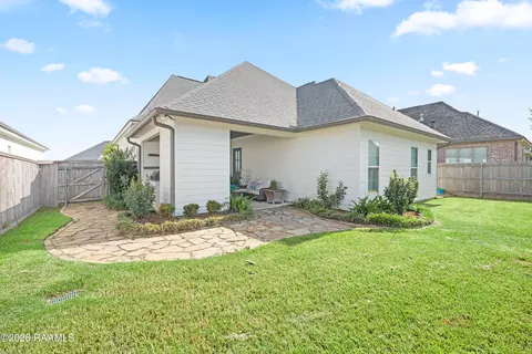 300 Cedar Lake Dr, Youngsville, LA 70592