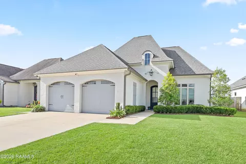 300 Cedar Lake Dr, Youngsville, LA 70592