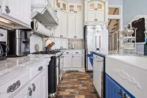 Kitchen - 1011 Heinen Rd, Basile, LA 70515 photo 3 of 4