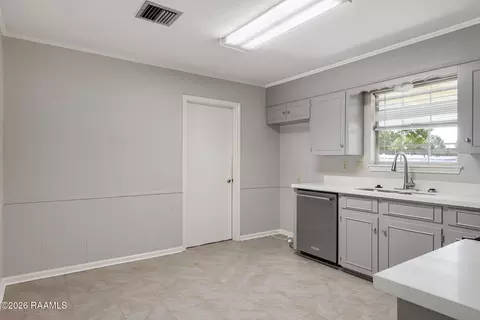 205 Broad Ave, Scott, LA 70583 photo 9