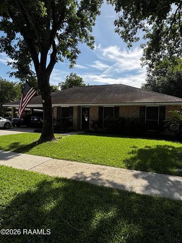 226 Saint Benjamin Dr, Lafayette, LA 70506