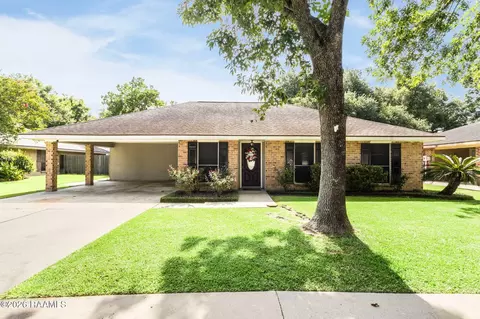 226 Saint Benjamin Dr, Lafayette, LA 70506