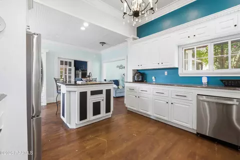 Kitchen - 403 E 8th St, Crowley, LA 70526 photo 3 of 4