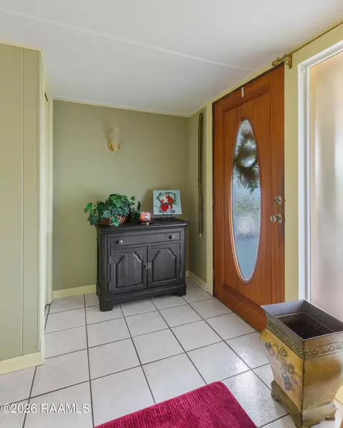 452 Pacific St, Berwick, LA 70342 photo 6