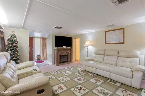 452 Pacific St, Berwick, LA 70342 photo 8