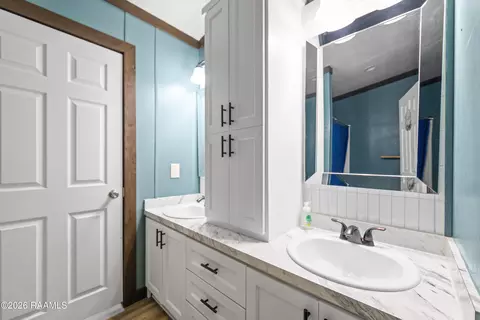 Bath - 707 Roger Rd #A, Scott, LA 70583 photo 5 of 5