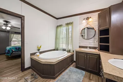 Bath - 707 Roger Rd #A, Scott, LA 70583 photo 1 of 5