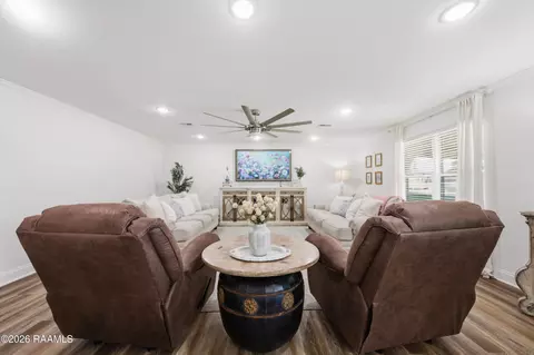 706 E St, Rayne, LA 70578 photo 9