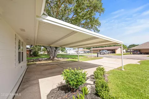 706 E St, Rayne, LA 70578 photo 4