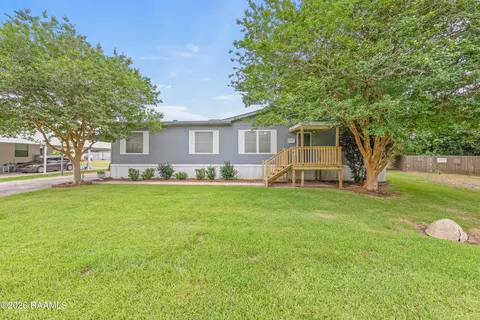 111 Blanco Dr, Youngsville, LA 70592