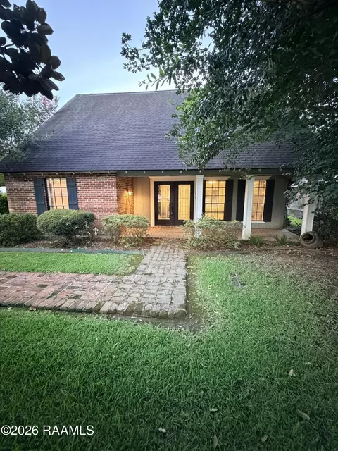 108 School St, Youngsville, LA 70592