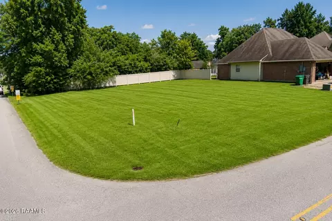 801 Flambant Dr, Broussard, LA 70518