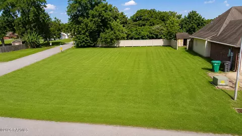 801 Flambant Dr, Broussard, LA 70518