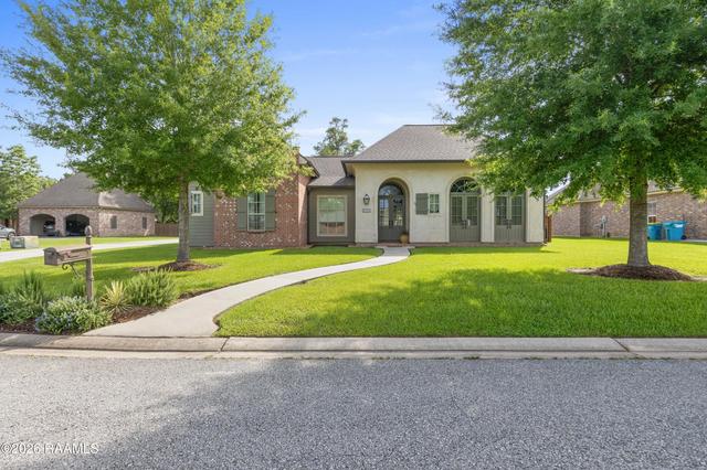 1044 Angelwood Cir, Breaux Bridge, LA 70517