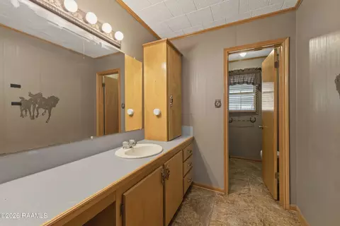Bath - 850 Leblanc Rd, Duson, LA 70529 photo 1 of 4