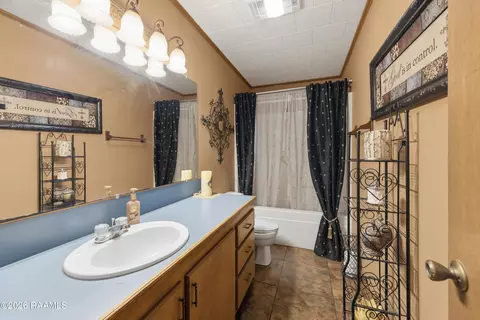 Bath - 850 Leblanc Rd, Duson, LA 70529 photo 3 of 4