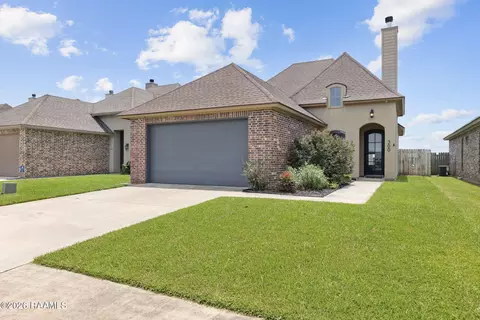 300 Highland View Dr, Youngsville, LA 70592